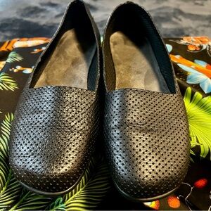 Aerosoles Ms Softee Leather Perforated Comfort Black Casual Work  Flat Shoes 8.5